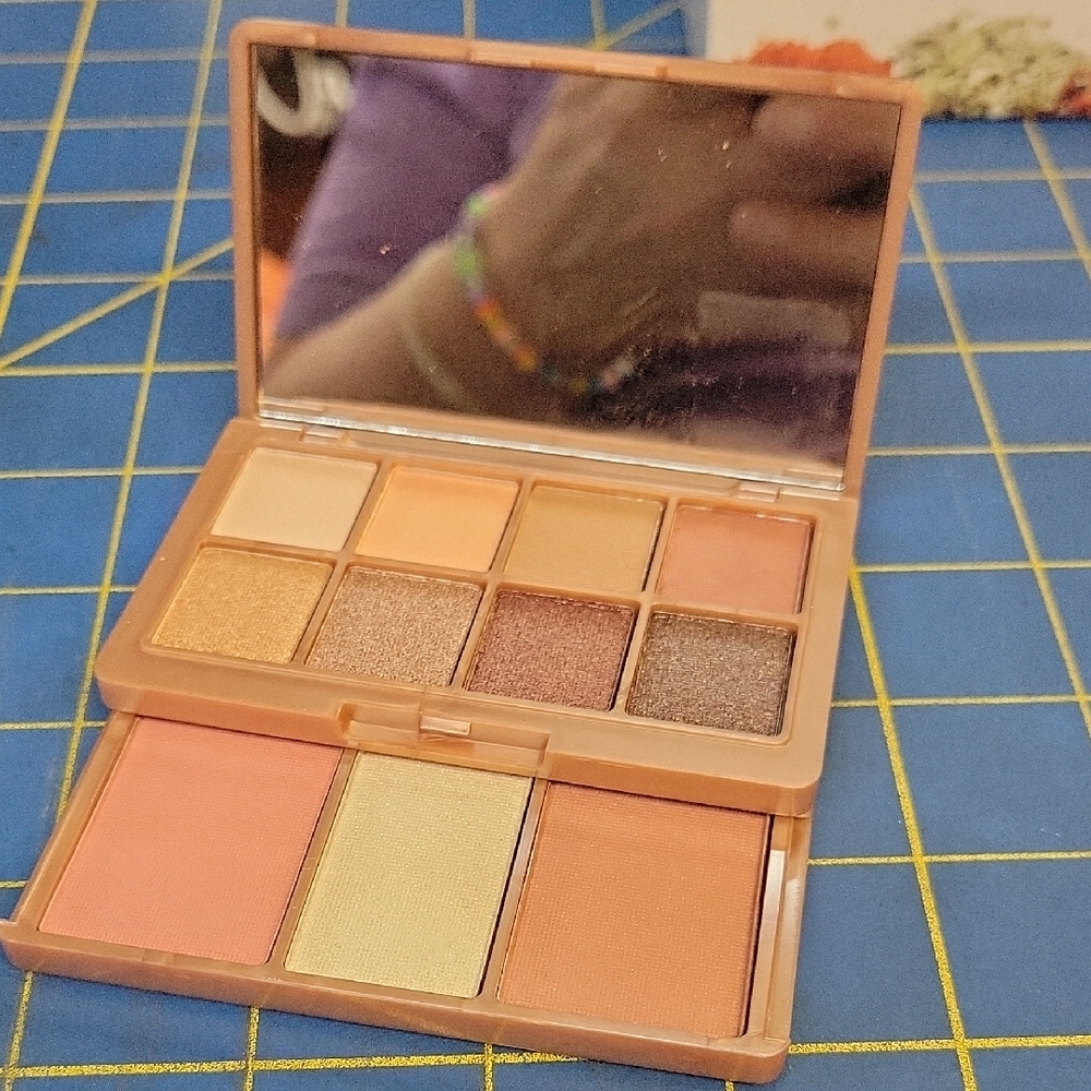 Khroma Kourtneys Kardazzle Complete Face Compact Palette w Mirror New